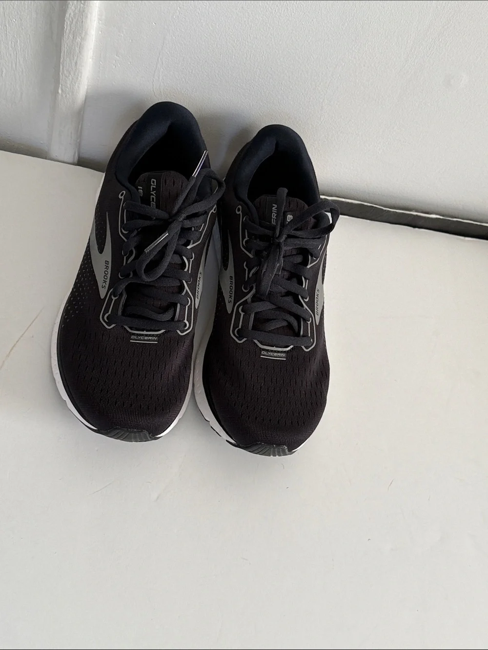 Brooks Women Black and White Running Shoes - Glycero 18  WE RUN  ON SCIENCE